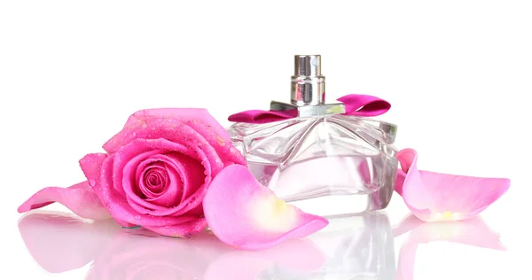 Parfüm und rosa Rosen auf weißem Hintergrund — Stockfoto