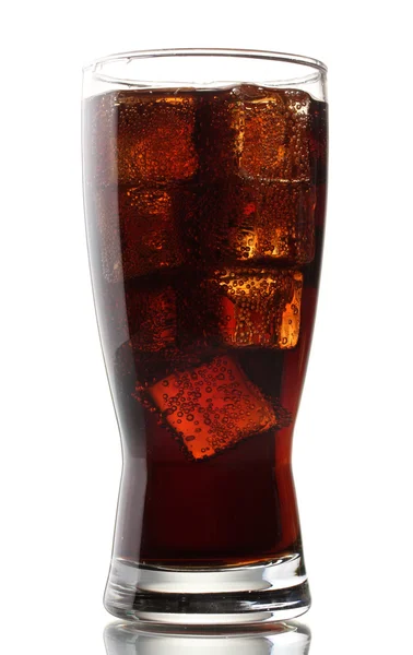 可乐加冰上白色隔离 glass — 图库照片