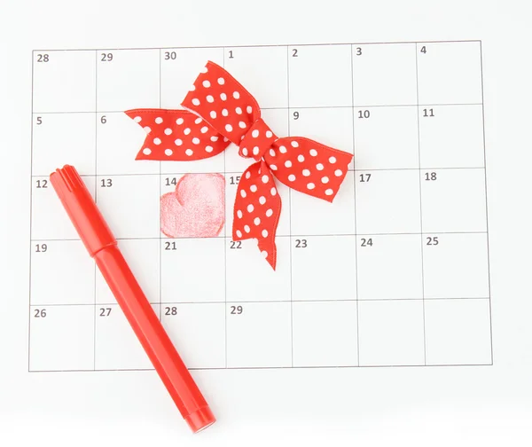 Calendar page with hearts, marker and bow on St.Valentines Day — Stock Photo, Image