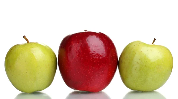 Saftige grüne und rote Äpfel isoliert auf weißen — Stockfoto
