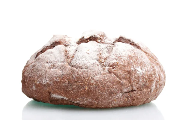 Beyaz izole lezzetli yuvarlak çavdar ekmeği — Stok fotoğraf