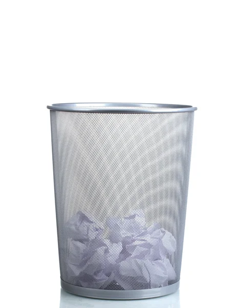 Δοχείο μεταλλικό απορριμμάτων από χαρτί που απομονώνονται σε λευκό — Φωτογραφία Αρχείου