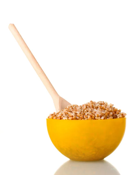 Kokt bovete i en gul skål isolerad på vit — Stockfoto
