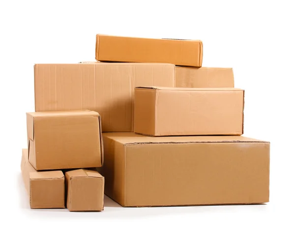 Bruine kartonnen dozen geïsoleerd op wit — Stockfoto