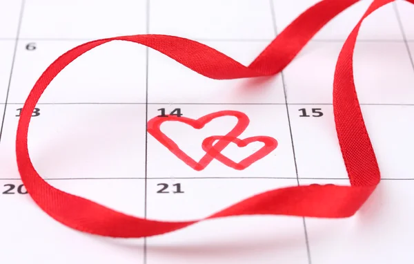Calendar page with hearts and ribbon on St.Valentines Day — Stock Photo, Image