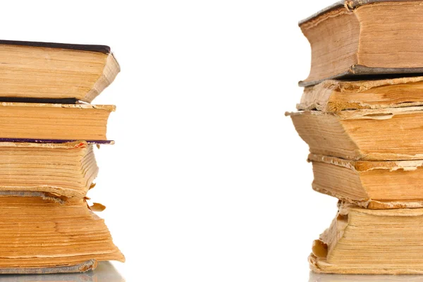 Stak af gamle bøger isoleret på hvid - Stock-foto