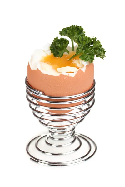 Gekochtes Ei in Metallständer und Petersilie isoliert auf weiß — Stockfoto