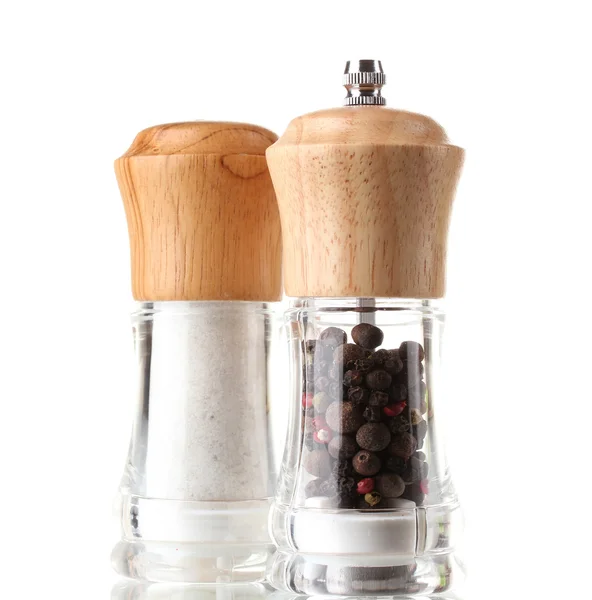 Sůl a pepř mlýny izolované na bílém — Stock fotografie