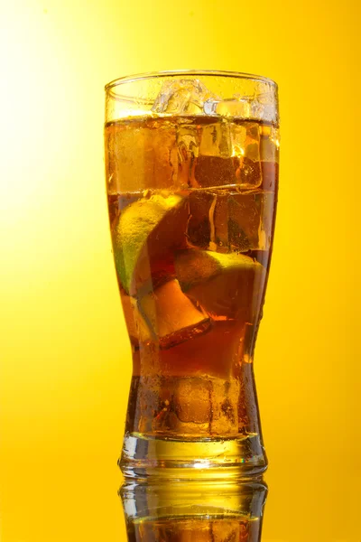 Iced tea with lemon and lime on yelow background — Stock Photo, Image