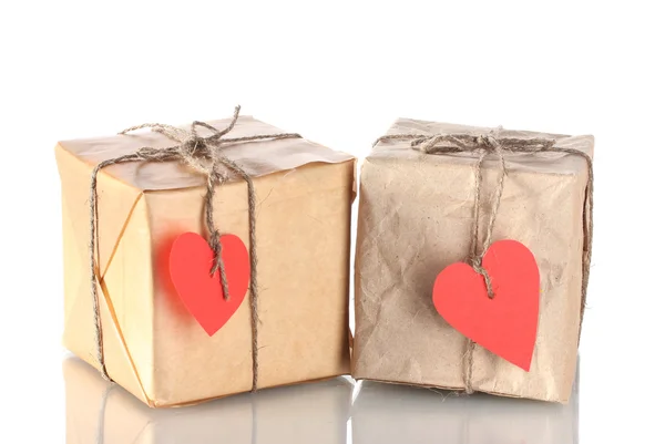 Duas pequenas parcelas com etiquetas em forma de coração em branco isoladas em branco — Fotografia de Stock