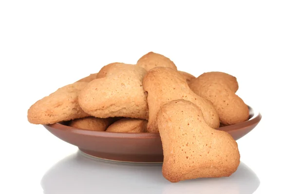 Biscotti a forma di cuore su piastra marrone isolata su bianco — Foto Stock