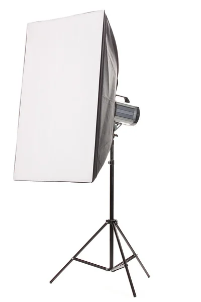 Studio flash avec soft-box sur fond blanc — Photo