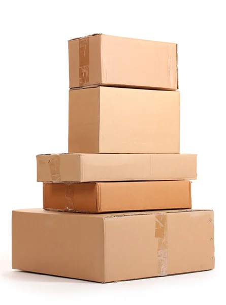 Cajas de cartón marrón aisladas en blanco —  Fotos de Stock