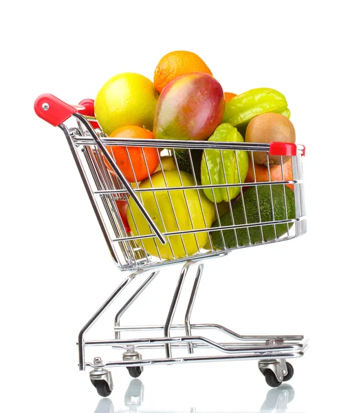 白で隔離されるショッピングカートでエキゾチックなフルーツの盛り合わせ — ストック写真