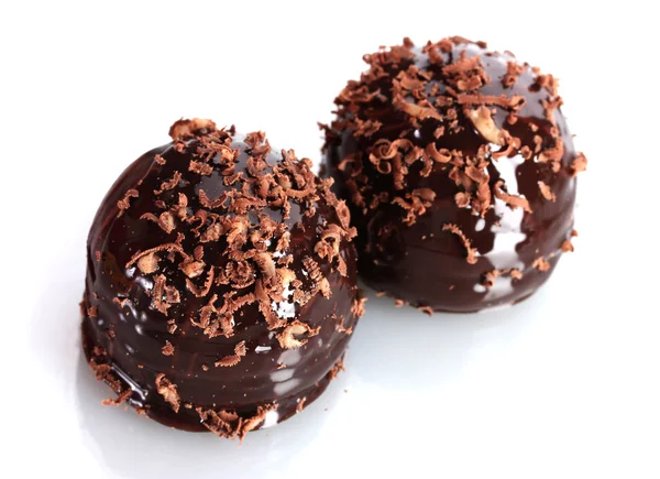 Сhocolate cookie gegossene Schokolade mit Schokoladenspänen isoliert auf whit — Stockfoto