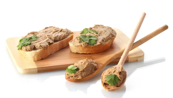 Pate fresco no pão na placa de madeira isolada no branco — Fotografia de Stock