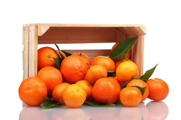 Ripe tasty tangerines with leaves in wooden box dropped isolated on white — Stock Photo, Image