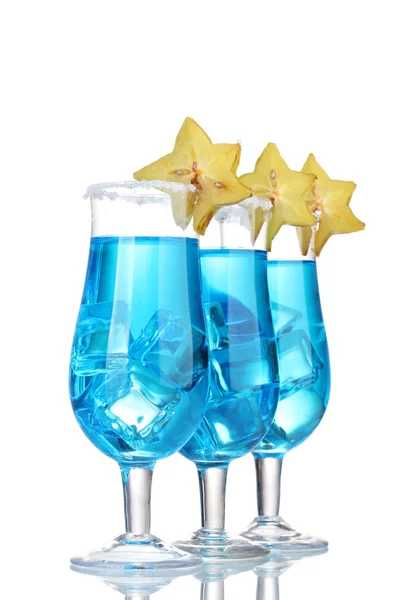 Modré koktejlové sklenice s ledem a izolovaných na bílém cukru — Stock fotografie