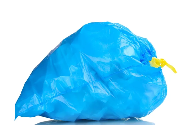 Worek na śmieci niebieski z kosza na białym tle — Zdjęcie stockowe