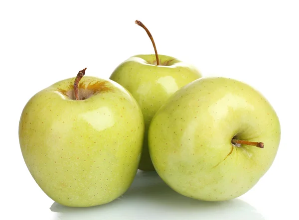 Sappige groene appels geïsoleerd op wit — Stockfoto