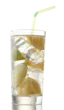 beyaz izole soğuk taze limonata