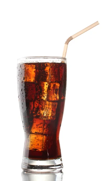 Glas cola met ijs geïsoleerd op wit — Stockfoto