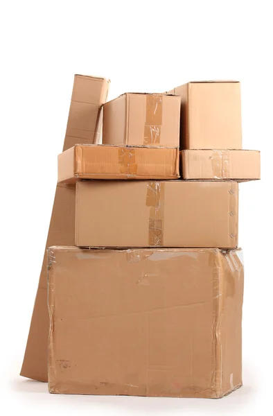 Cajas de cartón marrón aisladas en blanco — Foto de Stock