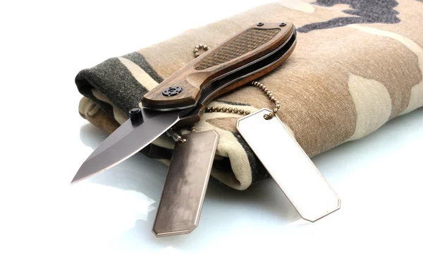 Εμβλήματα στρατού, μαχαίρι και καμουφλάζ που απομονώνονται σε λευκό — Φωτογραφία Αρχείου