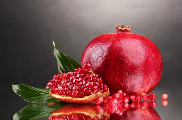 Ripe pomegranate fruit on gray background — Stock Photo, Image