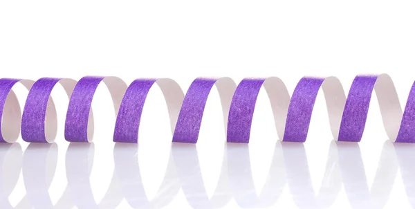 Streamer violet isolé sur blanc — Photo
