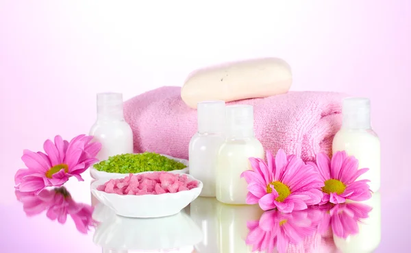 Hotel amenities kit on pink background — Stock Photo, Image