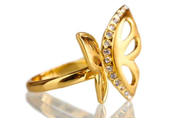 Hermoso anillo de oro con piedras preciosas aisladas en blanco — Foto de Stock