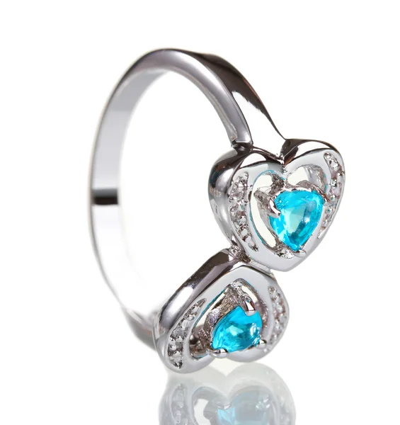 Hermoso anillo con piedras preciosas azules aisladas en blanco —  Fotos de Stock