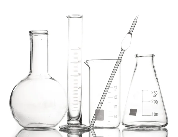 Prázdné laboratorní sklo s odleskem izolovaných na bílém — Stock fotografie