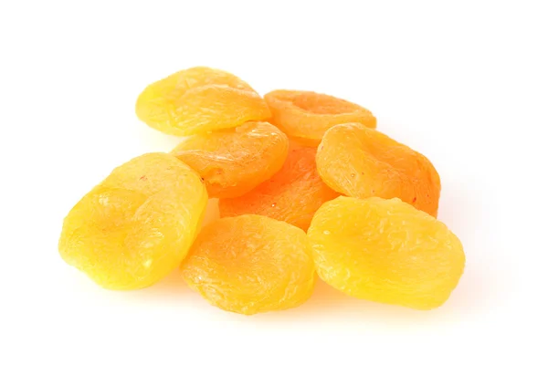 Aprikot kering lezat terisolasi di atas putih — Stok Foto