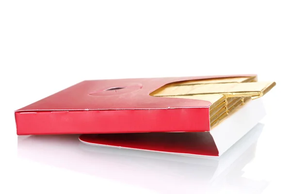 Één kauwgom verpakt in rood standaardverpakking geïsoleerd op wit — Stockfoto