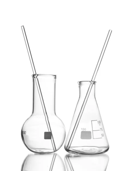 Dois frascos vazios com reflexão isolada sobre branco — Fotografia de Stock