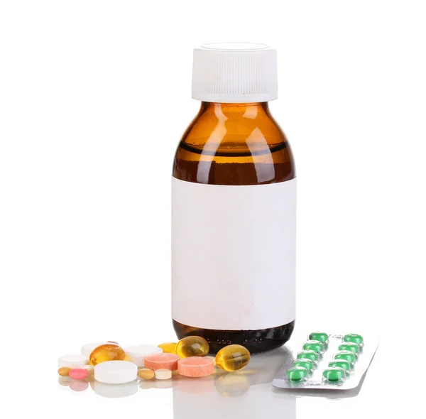 Frasco médico y comprimidos aislados en blanco — Foto de Stock
