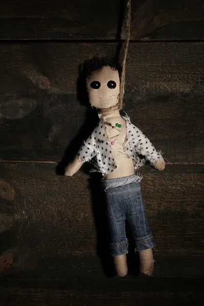 Hanged doll voodoo boy on wooden background — Stock Photo, Image