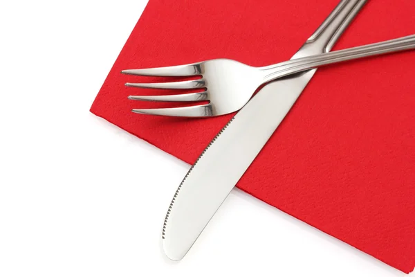 Forchetta e coltello in un panno rosso isolato su bianco — Foto Stock