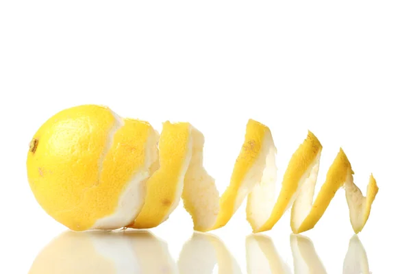 Limón maduro aislado en blanco —  Fotos de Stock