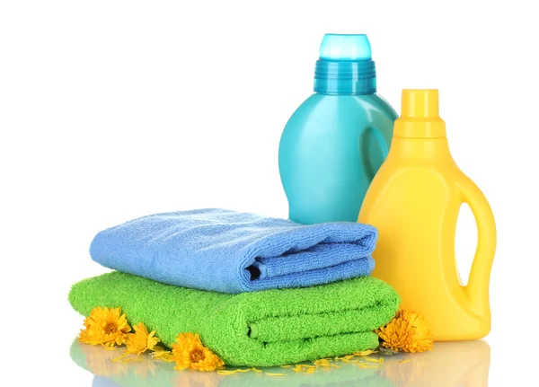Handduk och städning isolerad på vit — Stockfoto