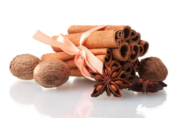 Cinnamon sticks, nutmeg and anise isolated on white — Stock Photo, Image