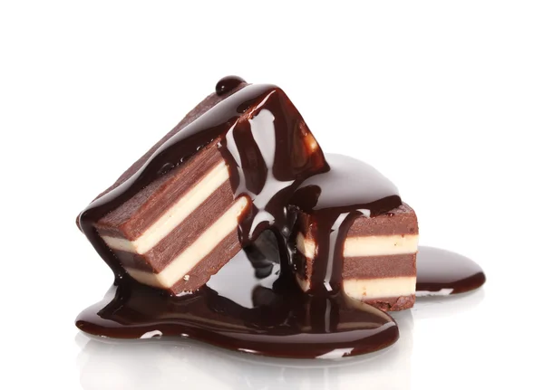 Hocolate καραμέλα χύνεται σοκολάτα που απομονώνονται σε λευκό — Φωτογραφία Αρχείου