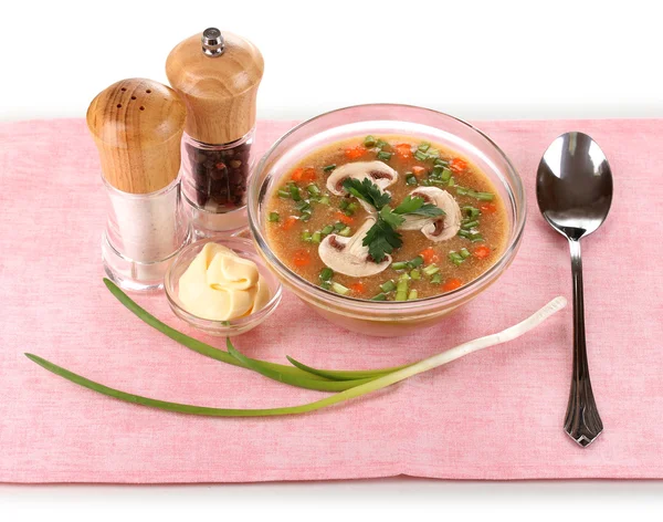 Вкусный суп на розовой скатерти изолирован на белом — стоковое фото