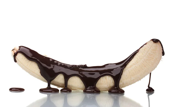 Banaan gegoten met vloeibare chocolade op wit wordt geïsoleerd — Stockfoto