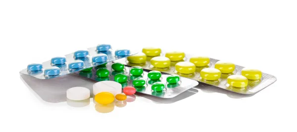 Tabletten geïsoleerd op wit — Stockfoto