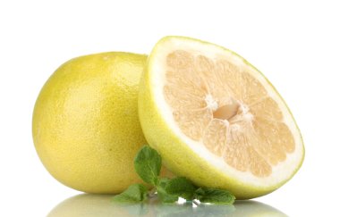 Pomelo ya da Çin greyfurtu beyaz üzerine izole edilmiş.