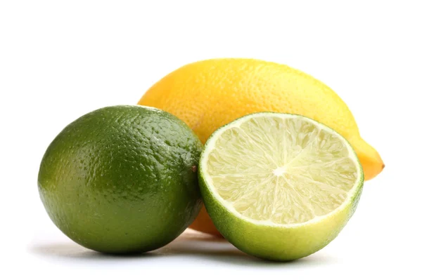 Färsk lime och citron isolerad på vit — Stockfoto
