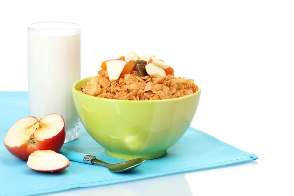 Välsmakande cornflakes i skål med torkade frukter, glas mjölk och apple på blå — Stockfoto